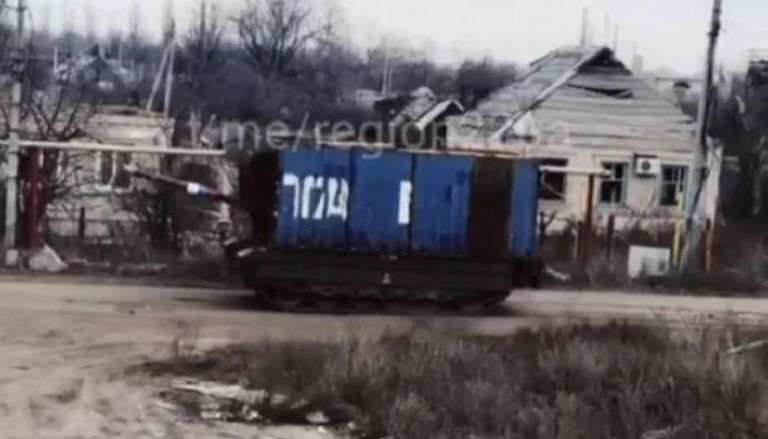 أوكرانيا تراقب تكتيكا جديدا: دبابات روسية مخفية بحاويات شحن