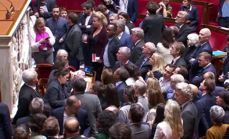 البرلمان الفرنسي يسلط الضوء على علاقة فرنسا الأبية بالإخوان