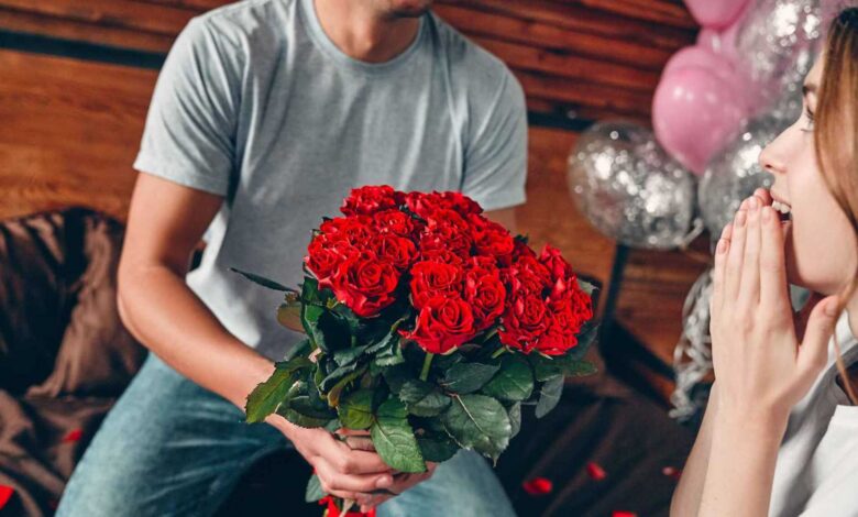 الظل الرقمي: أسباب بقاء أزواج مشاهير السوشيال ميديا بعيدين عن الأضواء