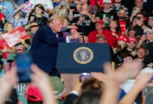 بعد عام في البيت الأبيض.. كيف تغيّرت نظرة الأمريكيين لترامب؟