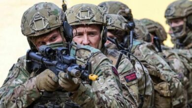 تصعيد محسوب؟ بريطانيا تكشف وجود مظليين في أوكرانيا