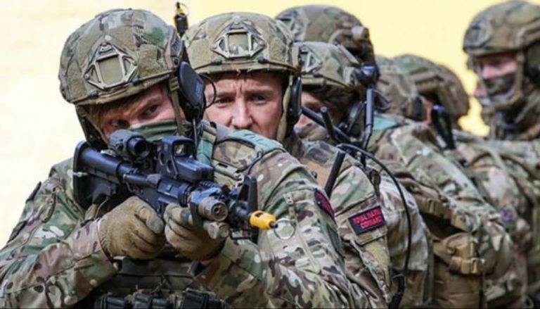 تصعيد محسوب؟ بريطانيا تكشف وجود مظليين في أوكرانيا