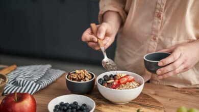 حوّل الشوفان إلى وجبة كاملة.. 5 مكونات تعزز قيمته الغذائية
