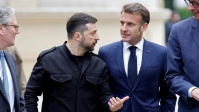 دبلوماسية الساعات الحاسمة.. زيلينسكي يلتقي الترويكا الأوروبية في لندن عقب مباحثات ميامي