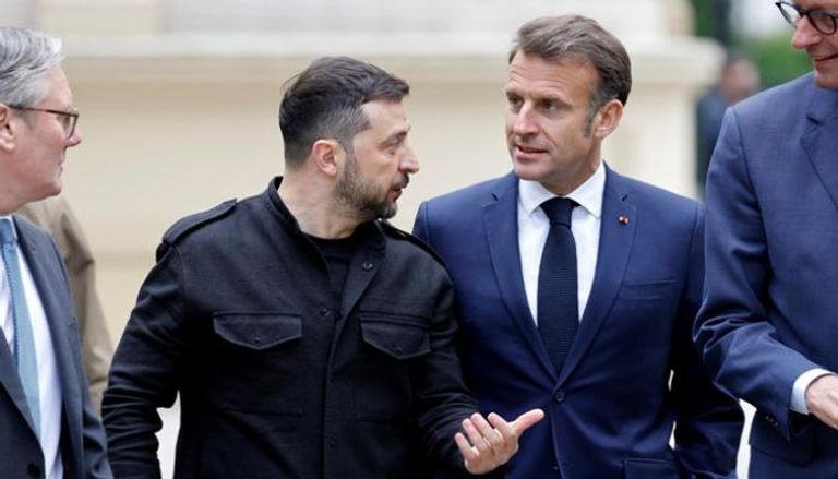 دبلوماسية الساعات الحاسمة.. زيلينسكي يلتقي الترويكا الأوروبية في لندن عقب مباحثات ميامي