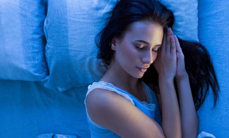 كيف تغيّر عاداتك الليلية لتنام أفضل؟ نصائح بسيطة وفعّالة