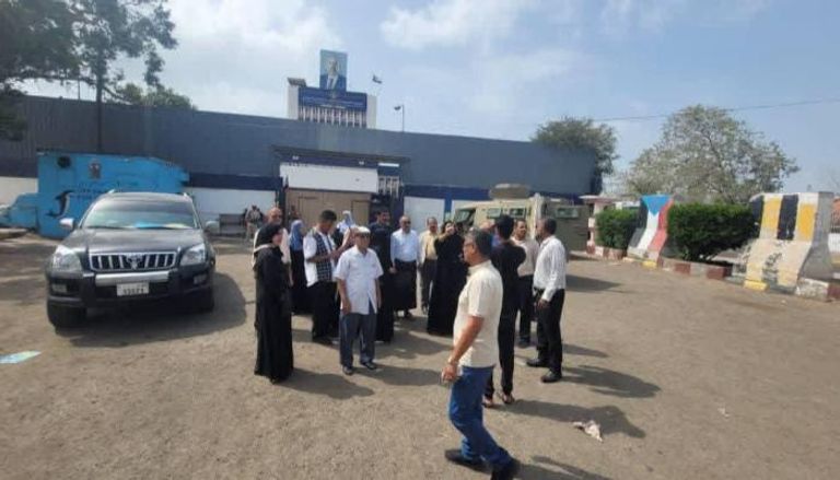 إغلاق مقر في عدن.. الانتقالي الجنوبي يحذر من عودة القمع