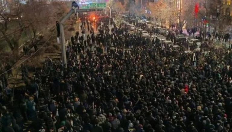 إيران تقرّ بمقتل 5 آلاف خلال الاحتجاجات وتوجه الاتهام للمتظاهرين