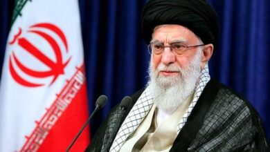 خيارات خامنئي تضيق.. تنازلات أم سقوط؟