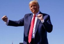 سلوك غير مألوف يشعل النقاش: رقص ترامب تحت الأضواء