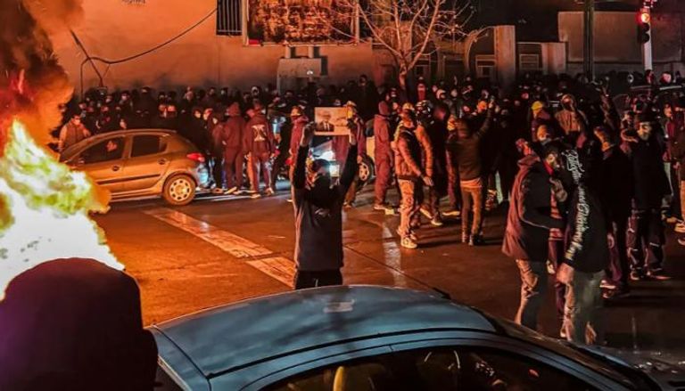 سيناتور أمريكي يوضح موقف ترامب من إيران: المساعدة لتفادي تصعيد واسع