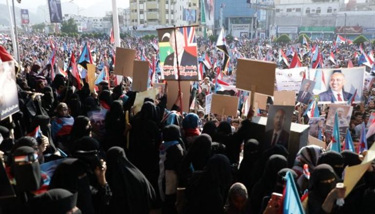 عدن تشهد مظاهرات واسعة.. والشارع الجنوبي يبعث برسائل سياسية