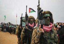 من إيرلندا الشمالية إلى غزة: هل تنجح تجربة تفكيك السلاح مع حماس؟