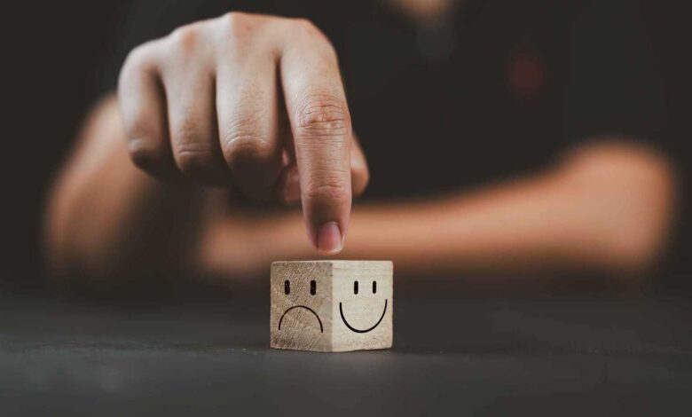 من الهاتف إلى التأمل… عادات يومية تحمي صحتك النفسية