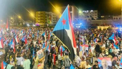 آلاف المحتشدين في عدن يرفضون إقصاء المجلس الانتقالي