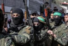 إسرائيل تهدد حماس: مهلة شهرين قبل العودة للحرب والكلاشينكوف في الواجهة