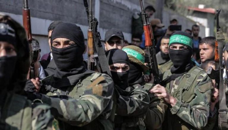 إسرائيل تهدد حماس: مهلة شهرين قبل العودة للحرب والكلاشينكوف في الواجهة