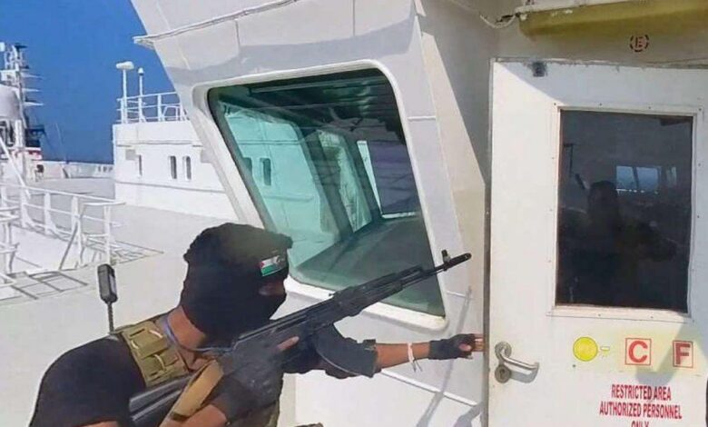 الممر العالمي تحت الضغط.. التوترات الأمنية تنسف خطط عودة الملاحة