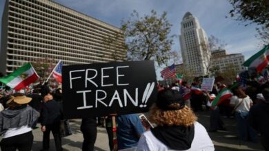 شعارات مثيرة للجدل في طهران تستحضر حقبة الشاه