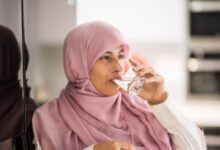 صيام صحي في رمضان.. كيف تحافظ على جسمك رطبا قبل الإمساك؟