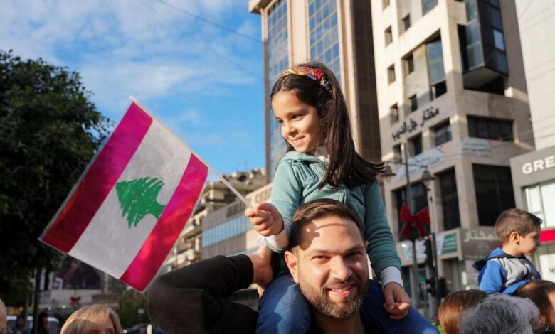 لماذا تتسع الفجوة بين الشارع اللبناني والسلطة؟