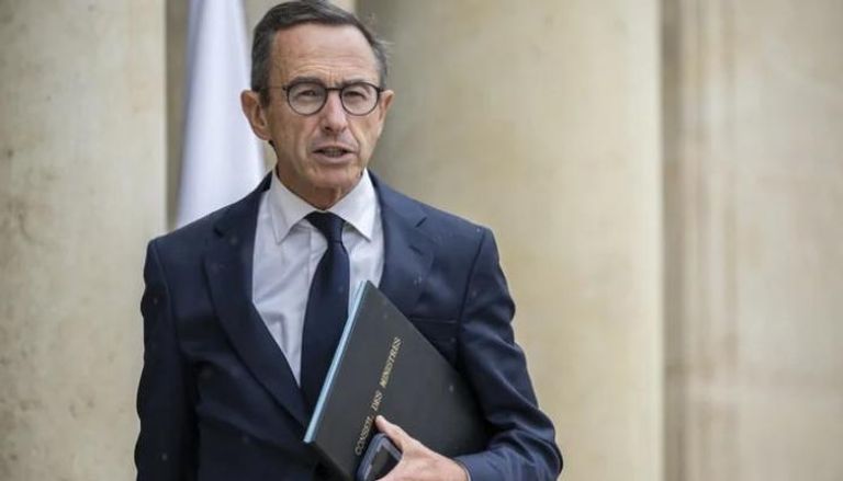 مرشح معروف بمواقفه الحادة من الإسلام السياسي يدخل سباق الإليزيه