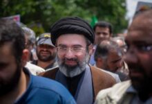 إيران بعد خامنئي.. هل يبرز الابن أم يُفرض خيار توافقي؟