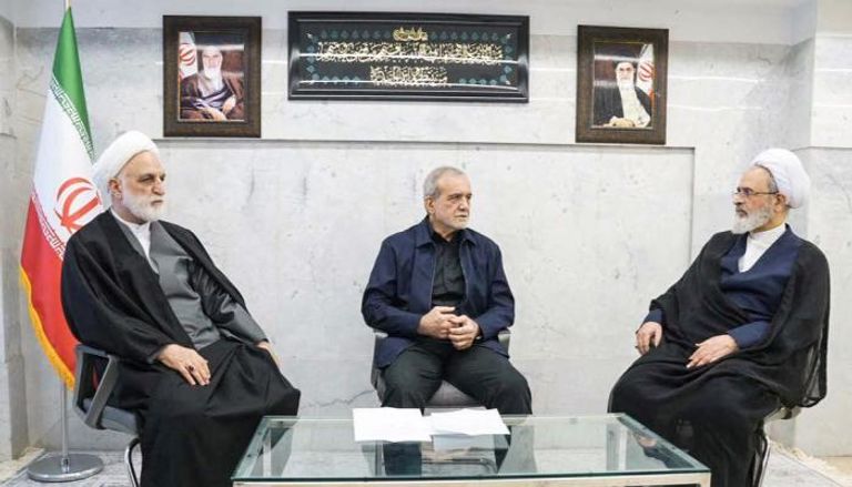 إيران بلا مرشد.. من يمسك بزمام الحكم؟