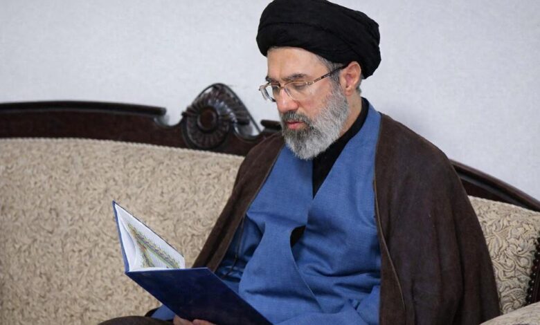 إيران تعلن مرشدها الجديد.. مجتبى خامنئي في القيادة