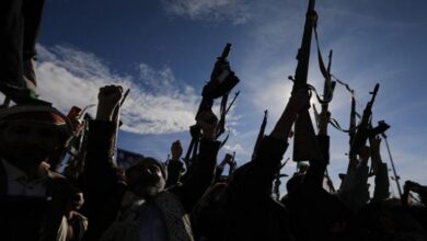 الحوثيون يدخلون المواجهة.. وإسرائيل تدرس خيارات الرد