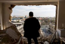 القوة العسكرية تقلب الموازين.. الحوثيون يتراجعون عن إيران وفق وول ستريت