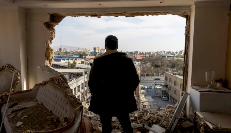 القوة العسكرية تقلب الموازين.. الحوثيون يتراجعون عن إيران وفق وول ستريت