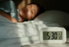 النوم الصحي بين 7 و8 ساعات.. تعرف على دور ساعتك البيولوجية