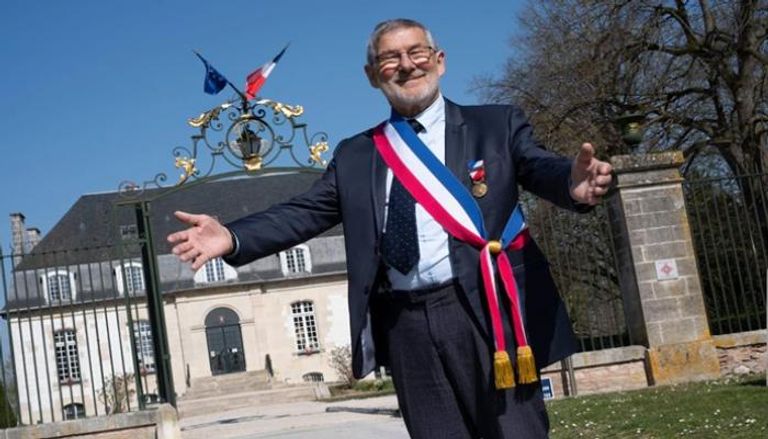 انتخابات فرنسا تشعل الجدل بعد استخدام صور هتلر وزيلينسكي