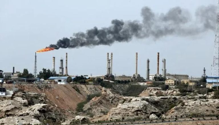 انقطاع الاتصالات يعزل الإيرانيين عن تحذيرات الإخلاء