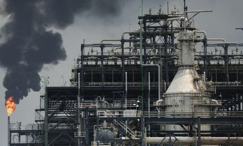 تصعيد أمريكي محتمل.. ترامب يلوّح بضرب النفط الإيراني في خارك