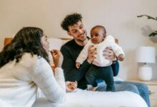 تواصل مبكر.. كيف يعبّر الرضع عن أنفسهم قبل الكلام؟