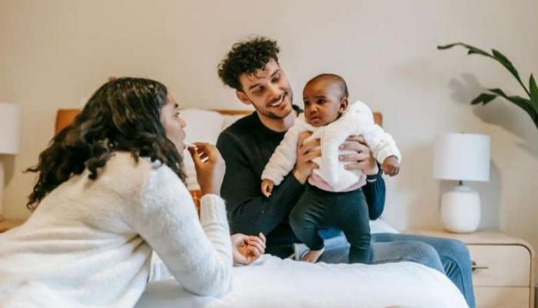 تواصل مبكر.. كيف يعبّر الرضع عن أنفسهم قبل الكلام؟