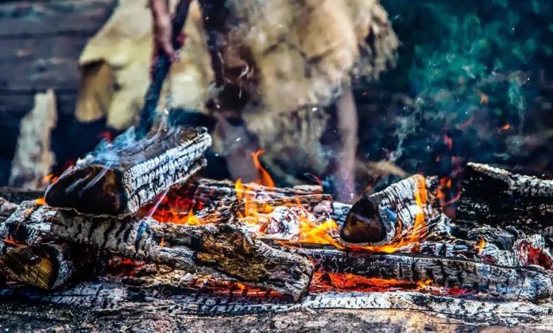 حريق غير متوقع يكشف قطعة تاريخية نادرة عمرها آلاف السنين