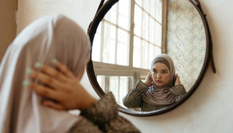 رمضان وصحة الوجه: تأثير الجفاف والدهون على ملامحك