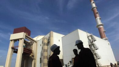 روسيا تنقل رعاياها من محطة بوشهر وسط مخاوف كارثية