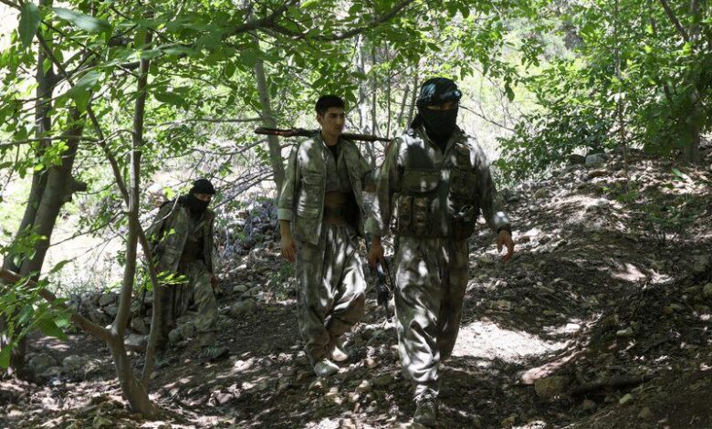 غرب إيران على صفيح ساخن.. هل تتحرك الفصائل الكردية؟