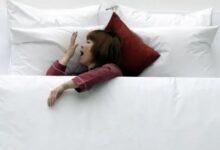 نصيحة للنوم الصحي.. تجنب هذا الخطأ عند الاستيقاظ ليلاً