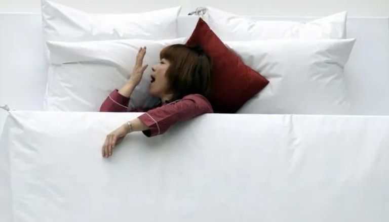 نصيحة للنوم الصحي.. تجنب هذا الخطأ عند الاستيقاظ ليلاً