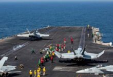 واشنطن تنفي استهداف حاملة «لينكولن» وتكشف صوراً توثق سلامتها