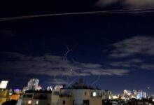 وسط إسرائيل تحت النار.. صواريخ لبنانية وتأخر في الإنذار المبكر