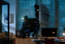 الأثاث الفاخر هدفه الوحيد… قصة لص غير تقليدي