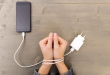 الهواتف الذكية والأطفال.. 3 مخاطر قبل سن 11 عاماً