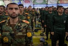 بين السياسة والعسكر.. الحرس الثوري الإيراني يوسع نفوذه داخل إيران