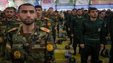 بين السياسة والعسكر.. الحرس الثوري الإيراني يوسع نفوذه داخل إيران